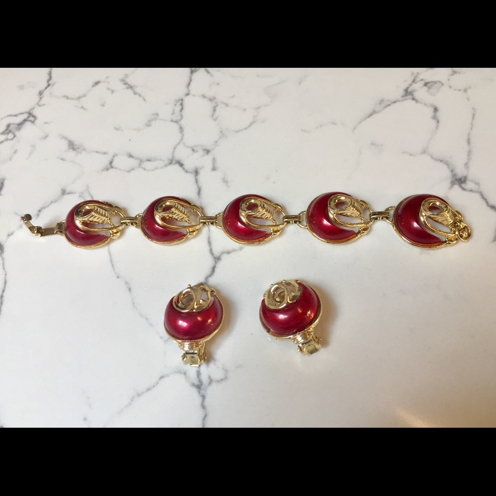 ❤️Vintage Bracelet w/ Matching Clip-on Earrings❤️